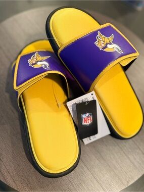 NWT Minnesota Vikings NFL Slides | Men’s 7/8 | Women’s 9 | Official NFL Merch